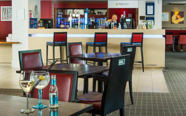 Holiday Inn Express Milton Keynes by IHG