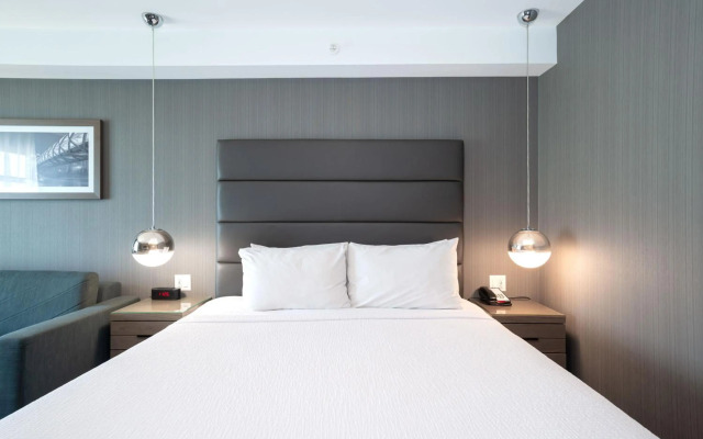 Sandman Signature Calgary Airport Hotel