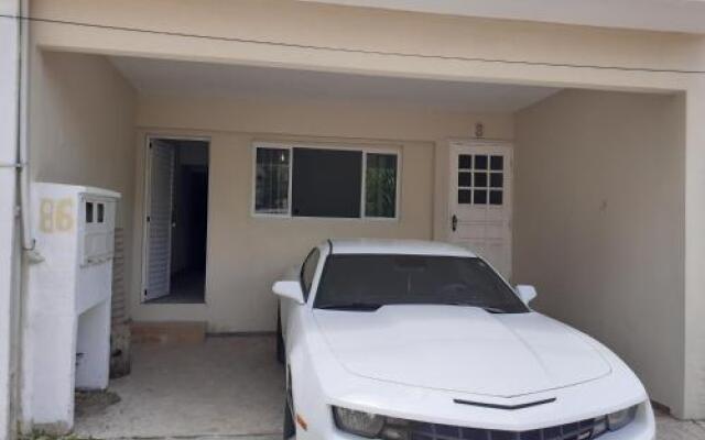 Casa a 80m da Praia das Toninhas