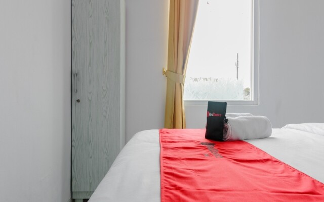 RedDoorz Plus near Taman Rasuna Menteng