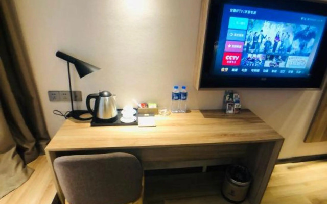 Super 8 (North Of Yihuan Mengcheng Road)