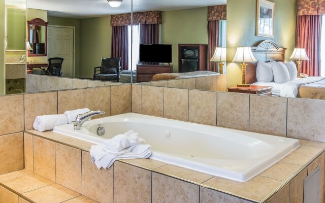 COMFORT INN &amp; SUITES ANN ARBOR
