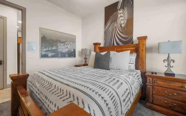 Coral Sunset Amenity-filled!