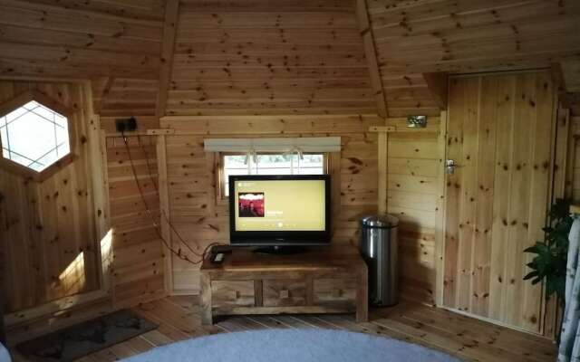 Charming 1-bed Cabin in Gaerwen