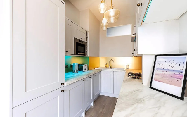 Lovely Bishops Park Flat