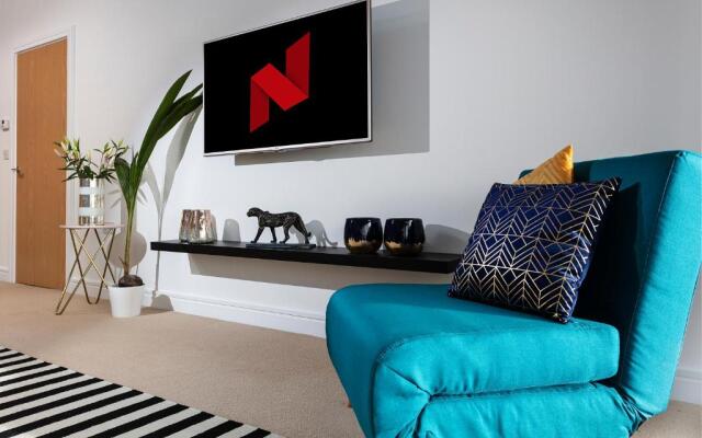 PENTHOUSE sea-view Apartment-Plymouth - Sleeps 7 - Private Parking - Habita Property
