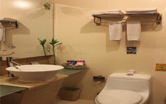 Qujing Derun Hotel