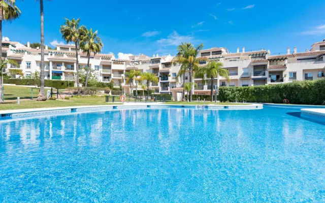 Sunny Getaway With Pool in Marbella - Ref M54