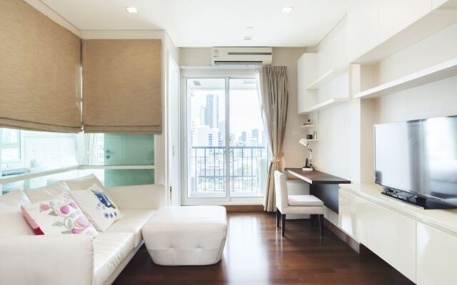 Ivy Thonglor by Favstay