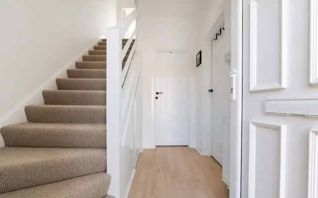 2 Bedroom House-free Parking