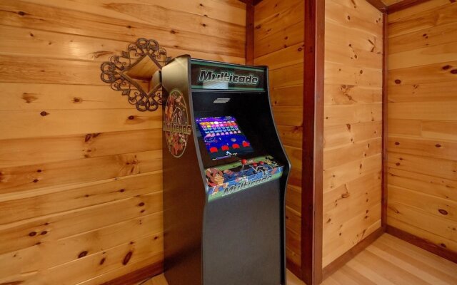 Pool Movie 1 Apartment 6