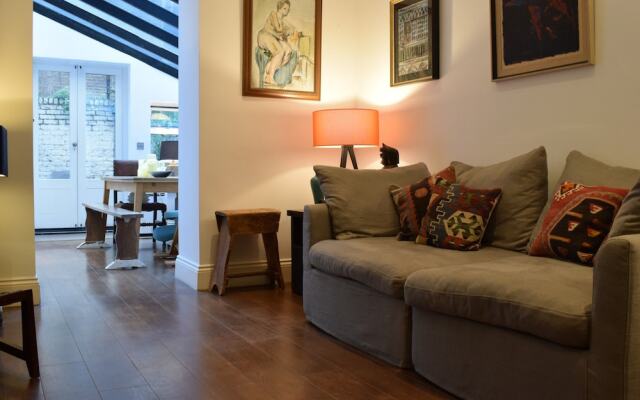 Modern 2 Bedroom Apartment In West Kensington