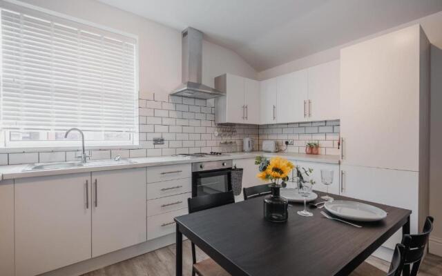 Newly Refurbished Sylish Hull 3 Bed Apartment