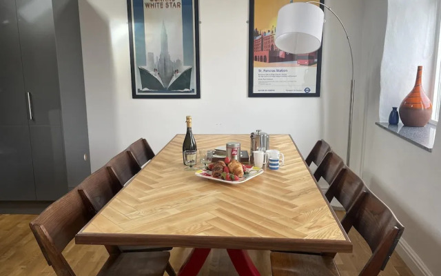 Stylish Tasteful 2bed 2bath Central Townhouse