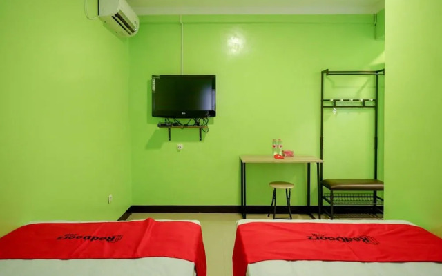 RedDoorz @ Jalan Gatot Subroto Semarang