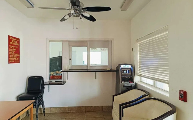 Deluxe Inn & Suites