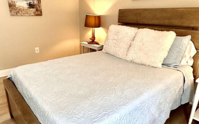 Salty Dog 5 Bedroom Home by RedAwning