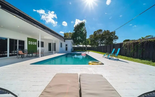 Elegant Home With Heated Pool