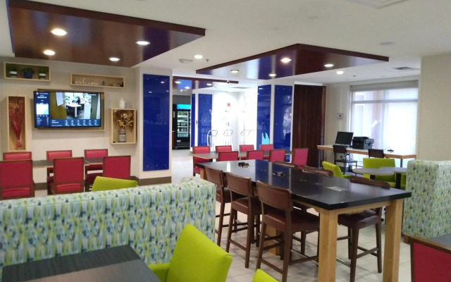 Holiday Inn Express Hotel & Suites Albuquerque Midtown by IHG