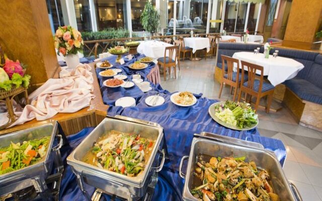 Charoen Hotel