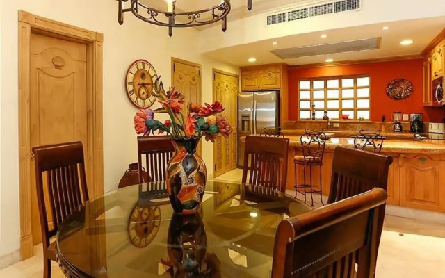 Upgraded Villa La Estancia W/view