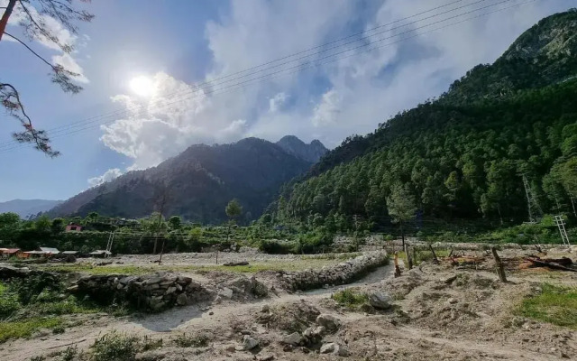Majestic Mountain Bhaiji Guest House