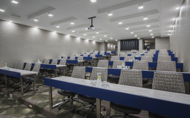 Holiday Inn Winnipeg South by IHG