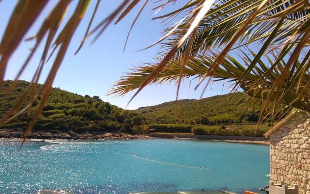 Tourist Resort Milna Vis