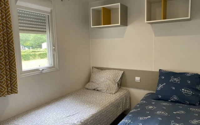 Neat Chalet With Microwave, Antwerp at 39 km