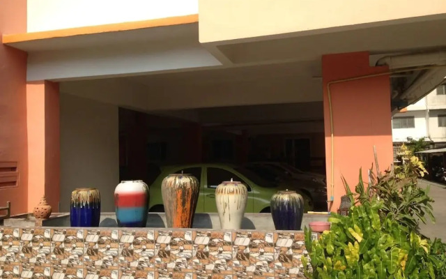 Yaowamal Apartment