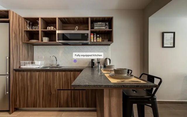 Casai Roma 1 BR Bright Condo