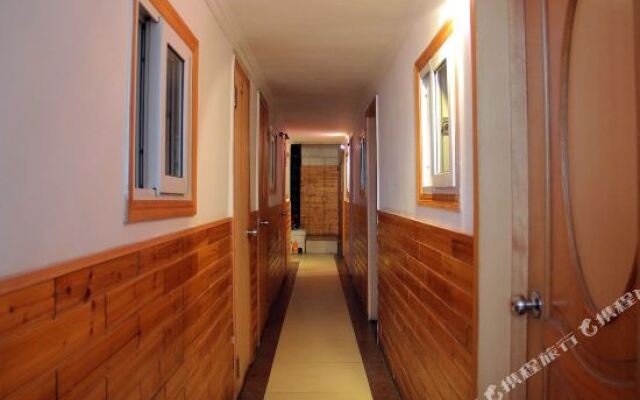 Yuelaijia Hostel