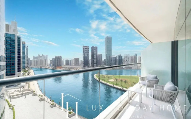 LUX The Bays Edge Canal View Suite