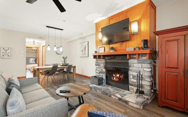 Les Eaux 225-1 by Escapades Tremblant