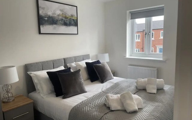 Beautiful 3-bed House in Derby With Parking