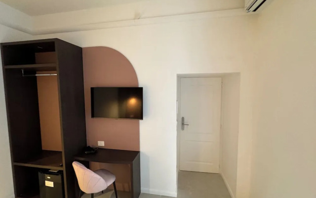 HOTIDAY Room Collection - Napoli Museo Suite