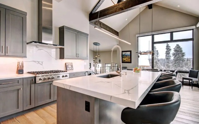 Spruce Ledge 4 Bedrooms 4.5 Bathrooms Townhouse