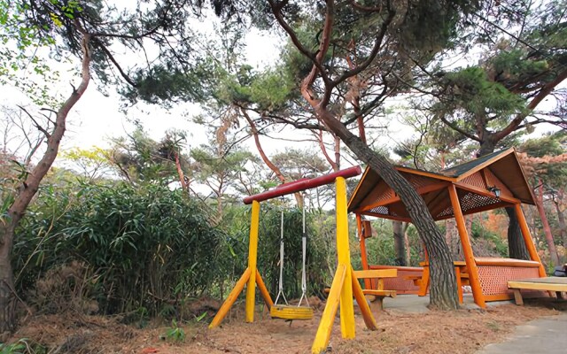Taean Autumn Sea Pension