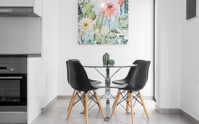 Urban Chill House with Terrace, BBQ & Wifi in the centre by Holidays Home