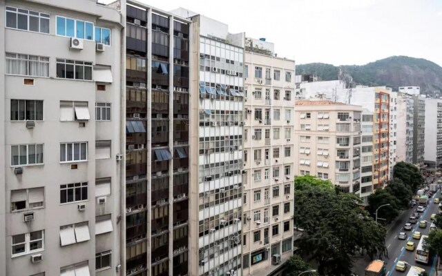 Apartment in Copacabana for up to 4 People 100m From the Beach Cavirio Nsc1003