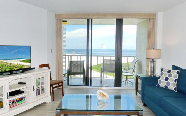 Beachfront Condo With Pool and Balcony Facing Beach