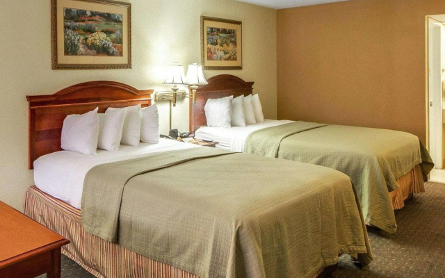 Econo Lodge Inn & Suites Eagle Pass