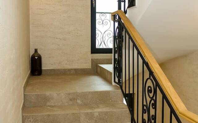 FM Luxury 2-BDR Apartment - Exclusive