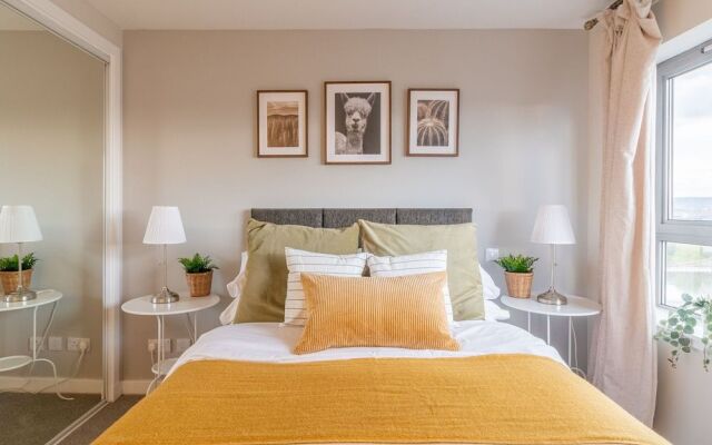 Luxury Riverview City Centre Apartment