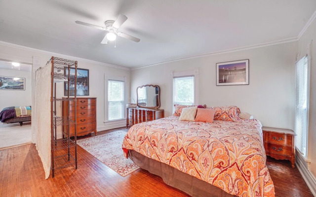 Charming Champaign Victorian w/ Deck!
