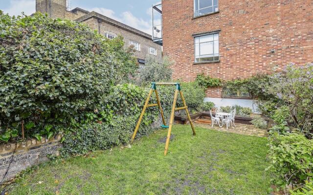 Stylish Family home near Camden