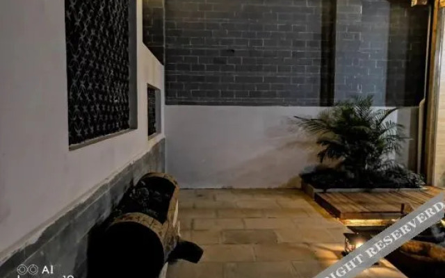 Jianshui Yanqitang Private Courtyard Inn (Jianshui Ancient City Small Train Store)