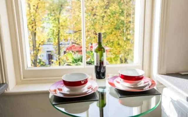 Eson2 - The Holland Park Hideaway