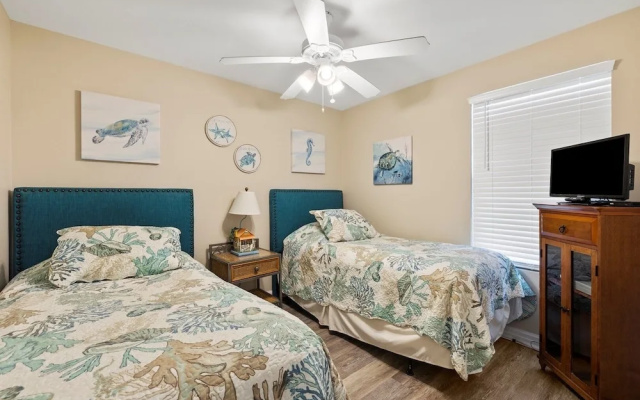 Pelican Beach 0815 2 Bedroom Condo by Pelican Beach Management