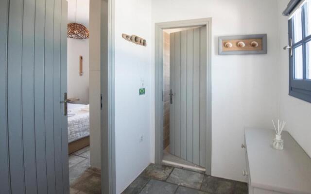 THALASSA Seafront Brand New 1BD house in Naousa